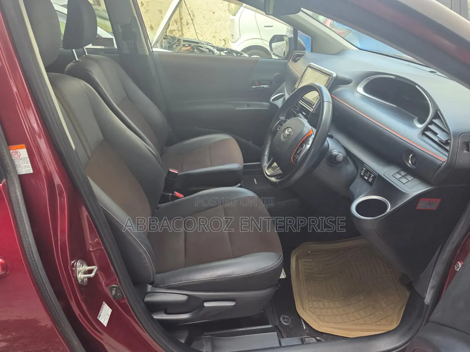 Toyota Sienta 2018 Maroon