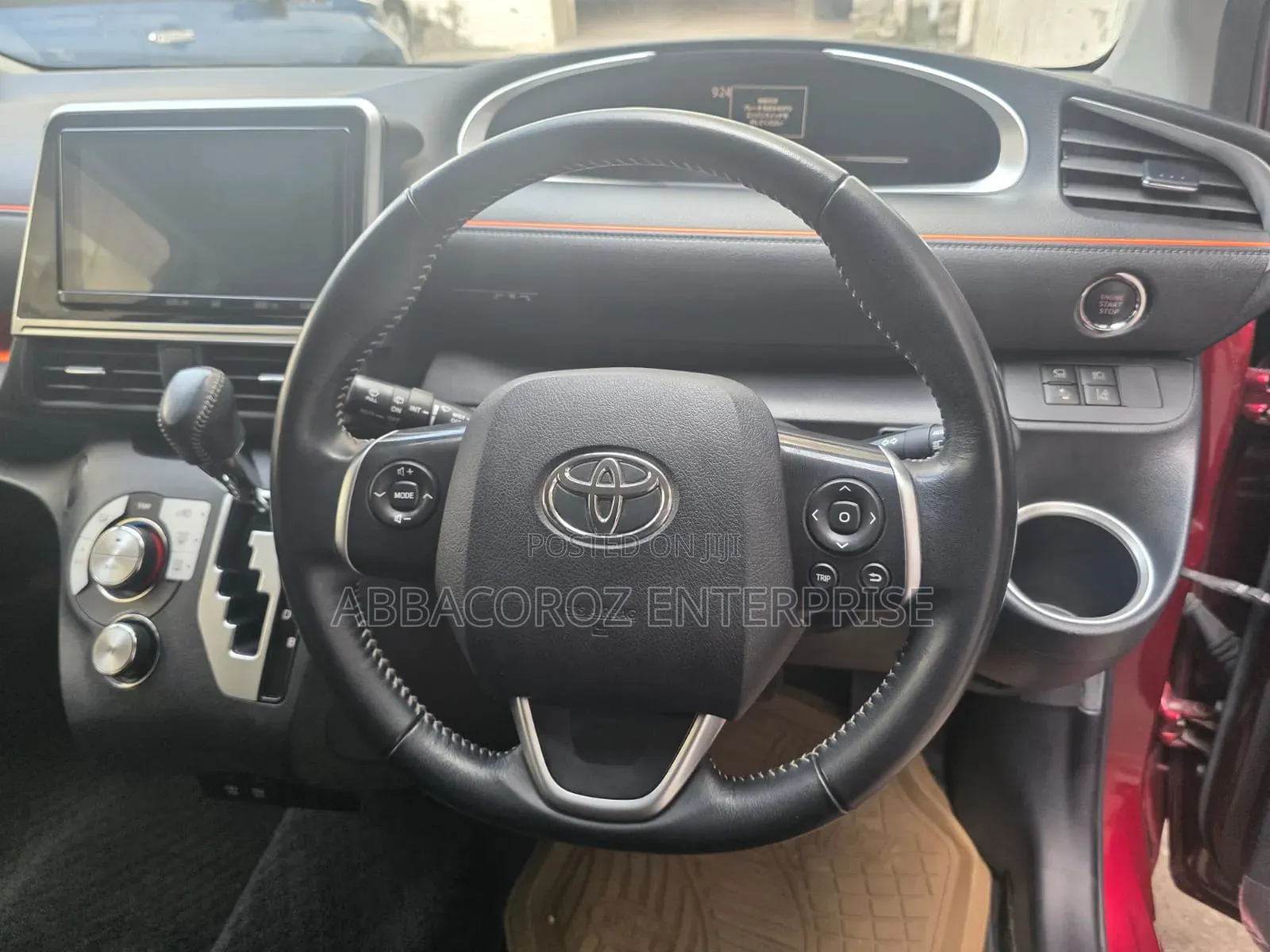 Toyota Sienta 2018 Maroon
