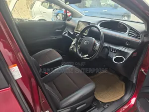 Toyota Sienta 2018 Maroon