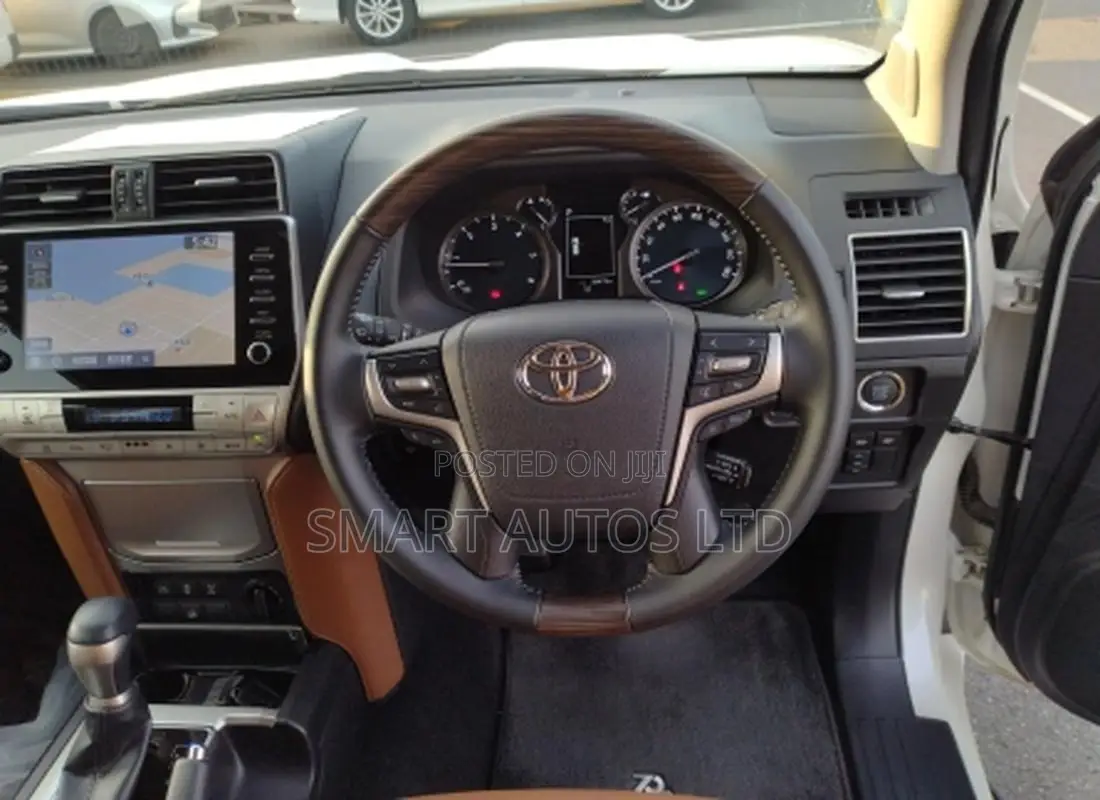 Toyota Land Cruiser Prado 2022 Off white