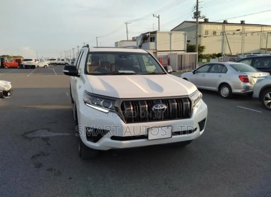 Toyota Land Cruiser Prado 2022 Off white