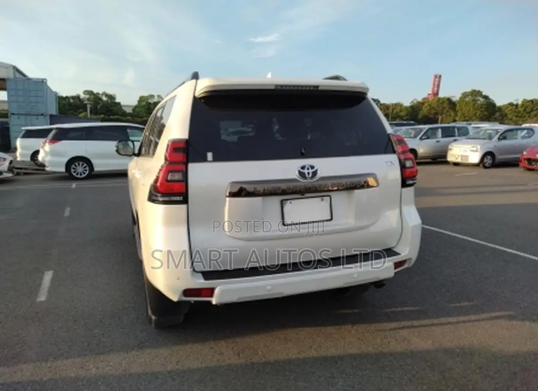 Toyota Land Cruiser Prado 2022 Off white