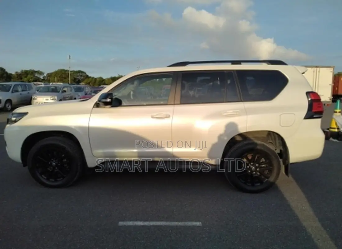 Toyota Land Cruiser Prado 2022 Off white