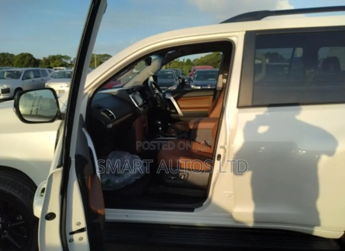 Toyota Land Cruiser Prado 2022 Off white