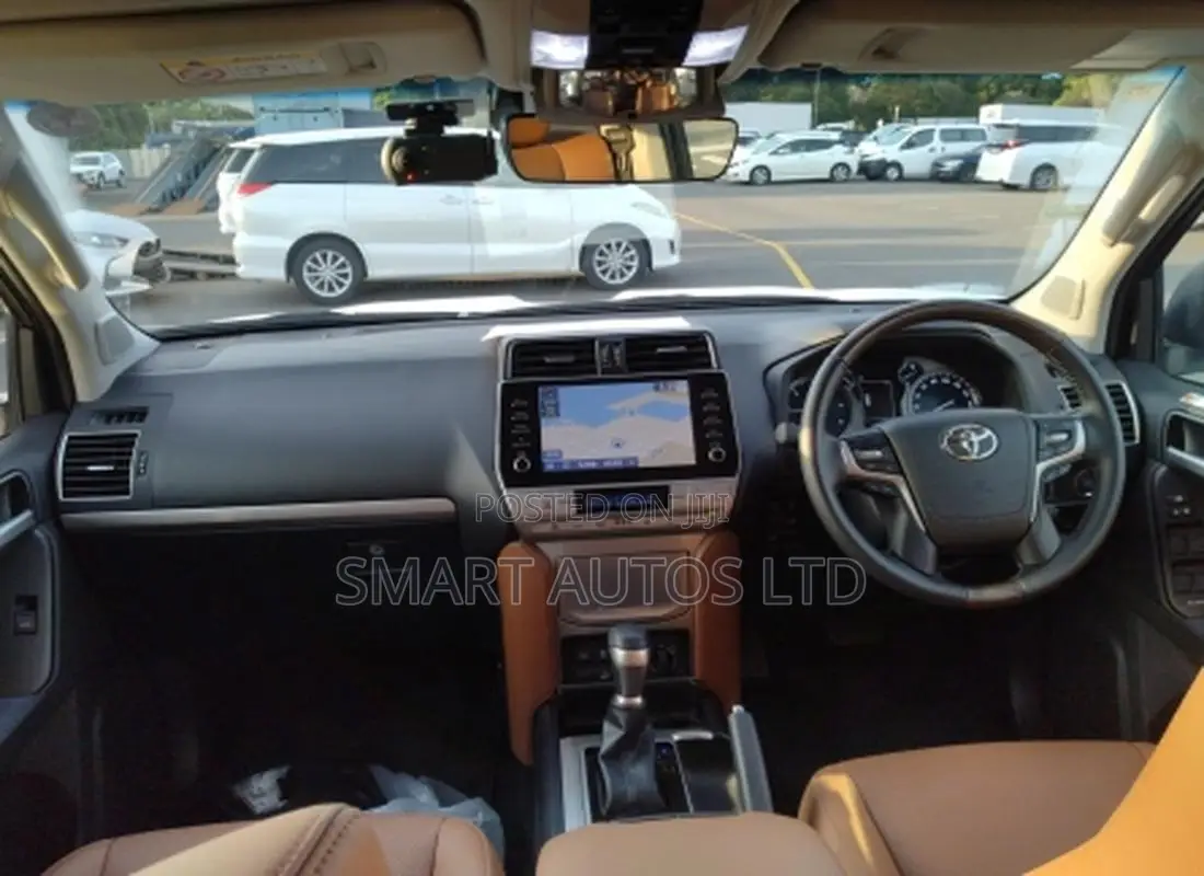 Toyota Land Cruiser Prado 2022 Off white