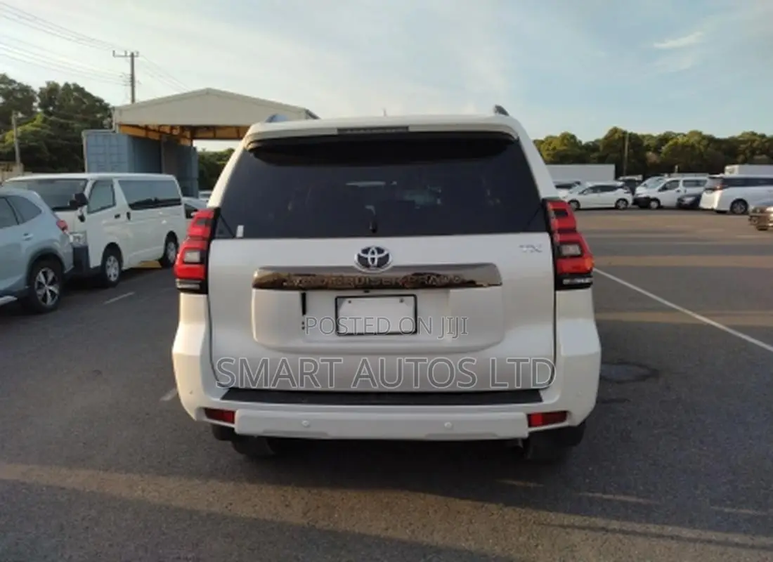 Toyota Land Cruiser Prado 2022 Off white
