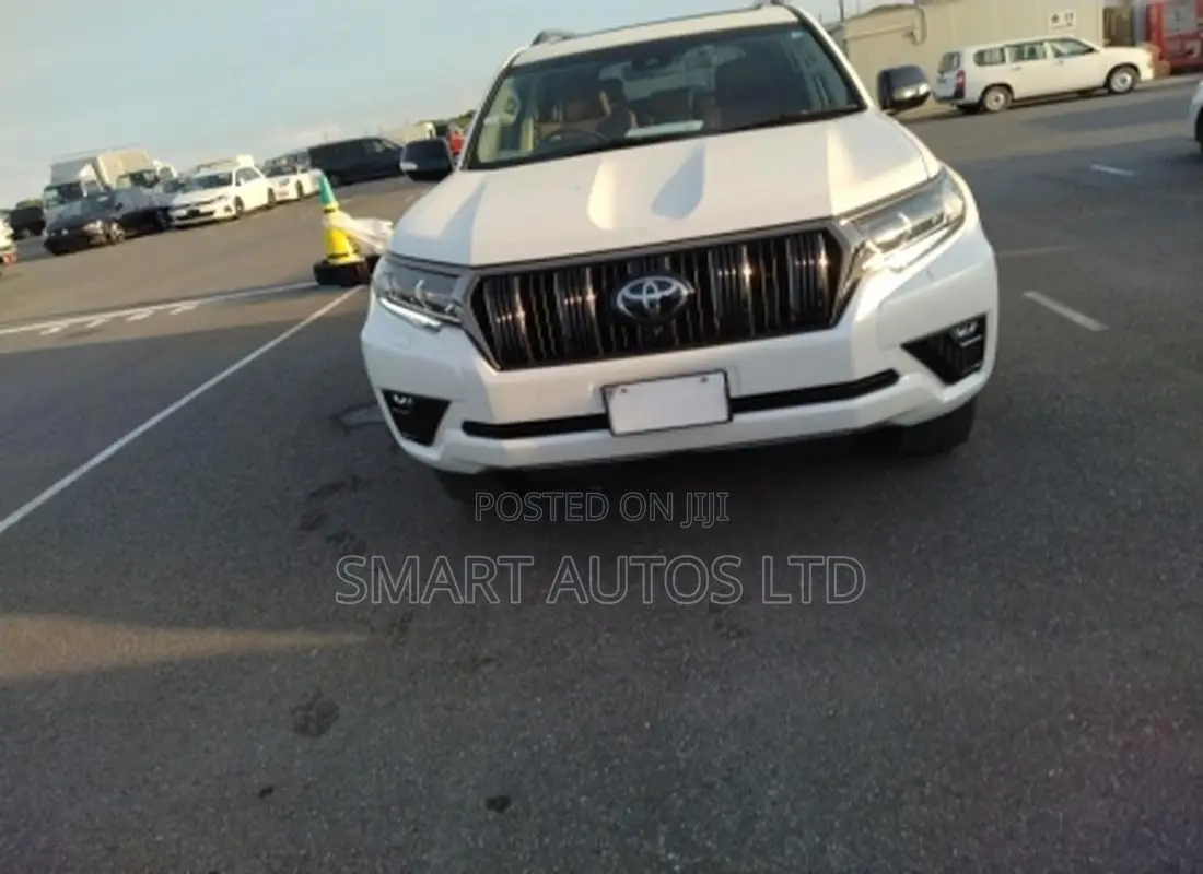 Toyota Land Cruiser Prado 2022 Off white