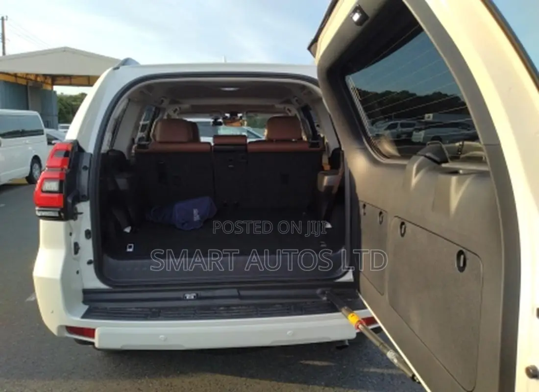 Toyota Land Cruiser Prado 2022 Off white