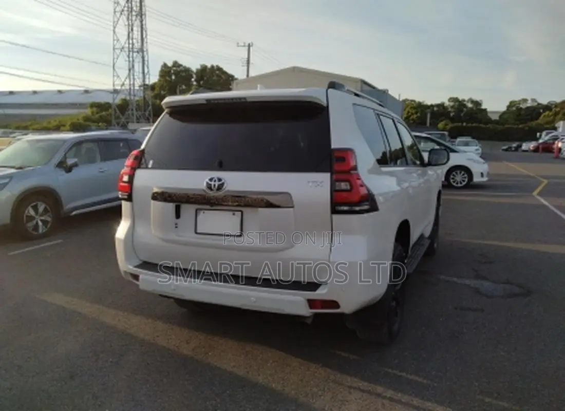 Toyota Land Cruiser Prado 2022 Off white