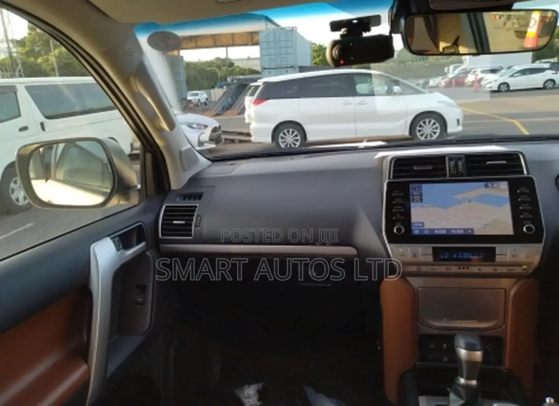 Toyota Land Cruiser Prado 2022 Off white