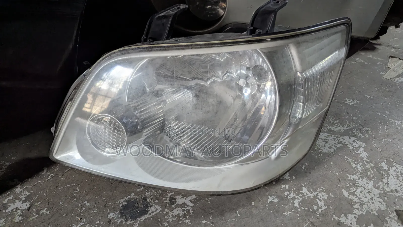 Toyota Noah 2005 Headlight