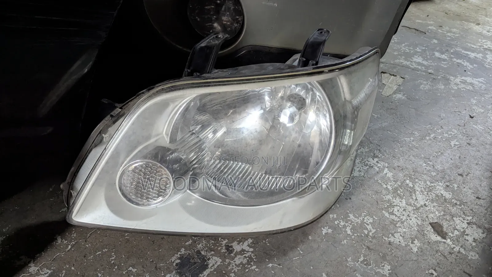 Toyota Noah 2005 Headlight
