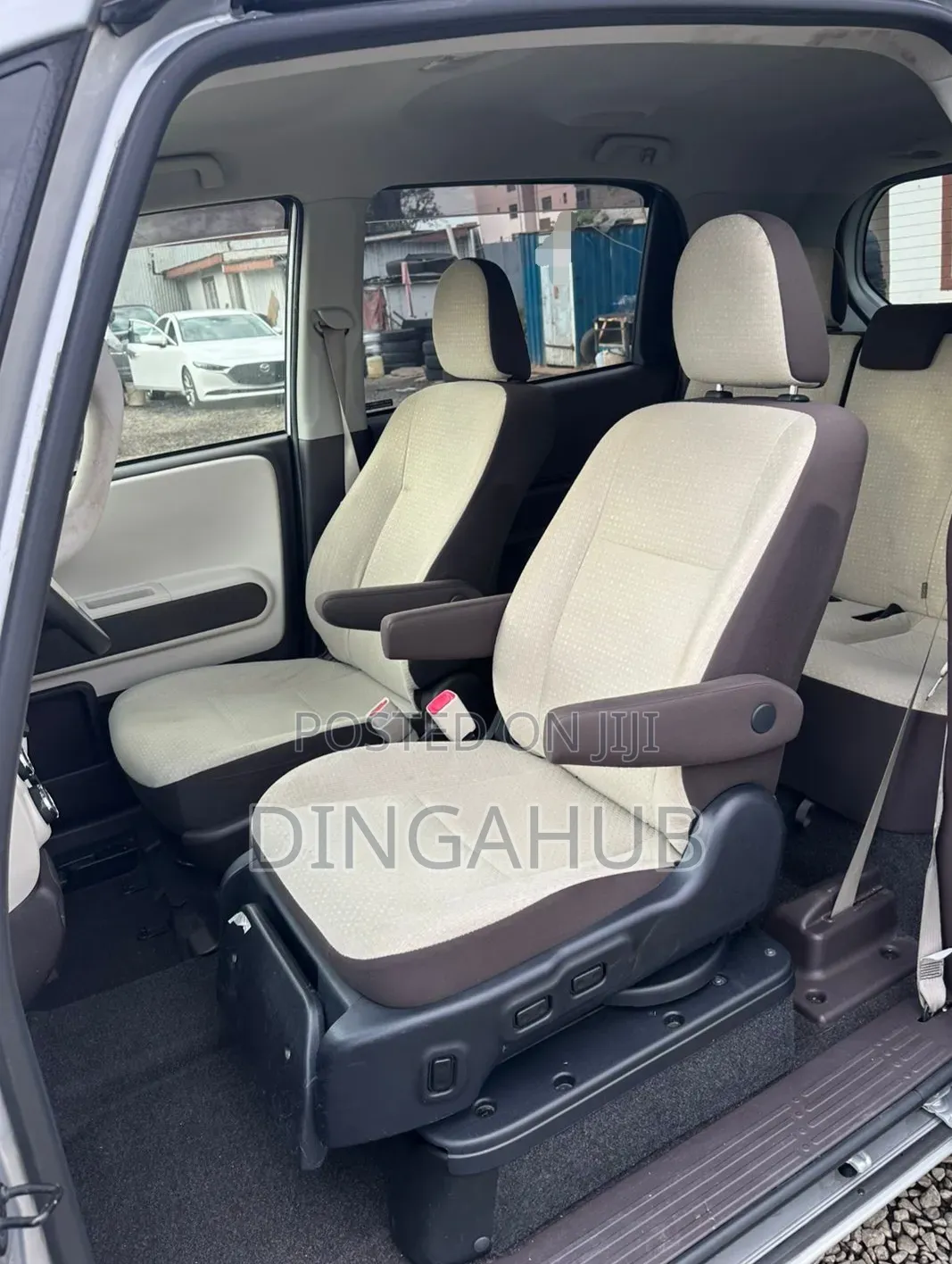 Toyota Porte 2019 Silver