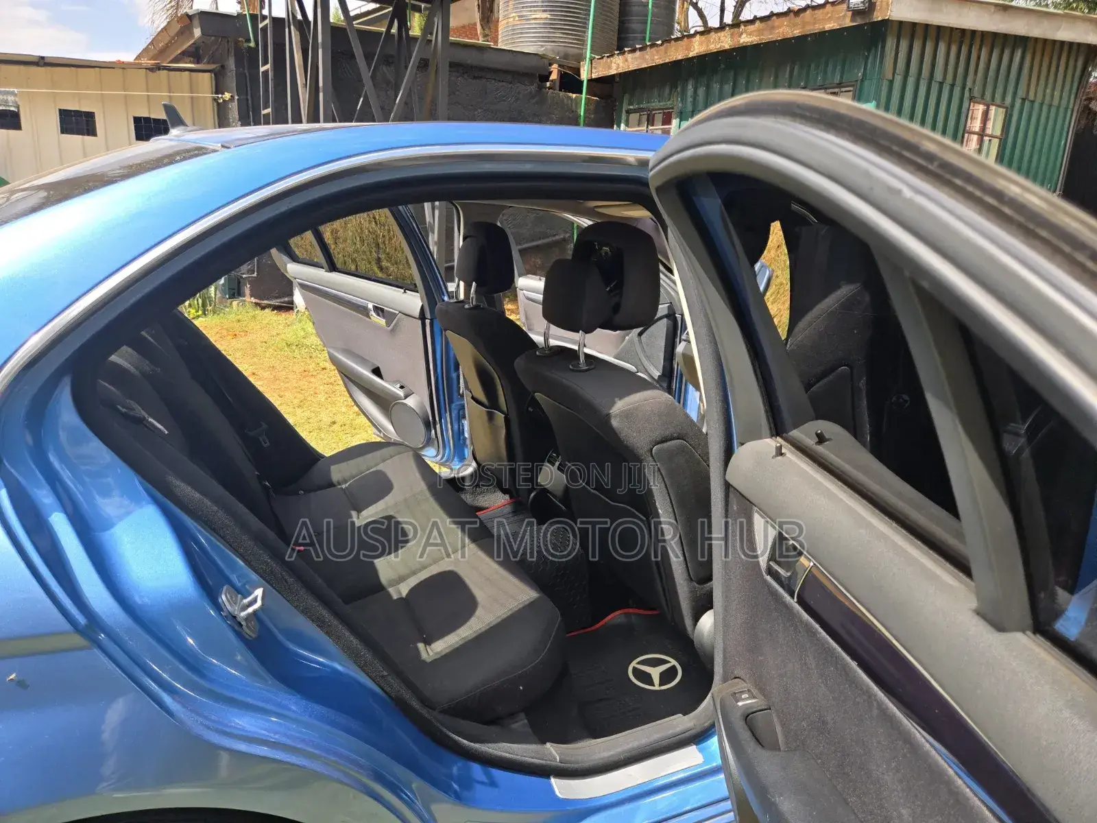 Mercedes-Benz C200 2010 Blue