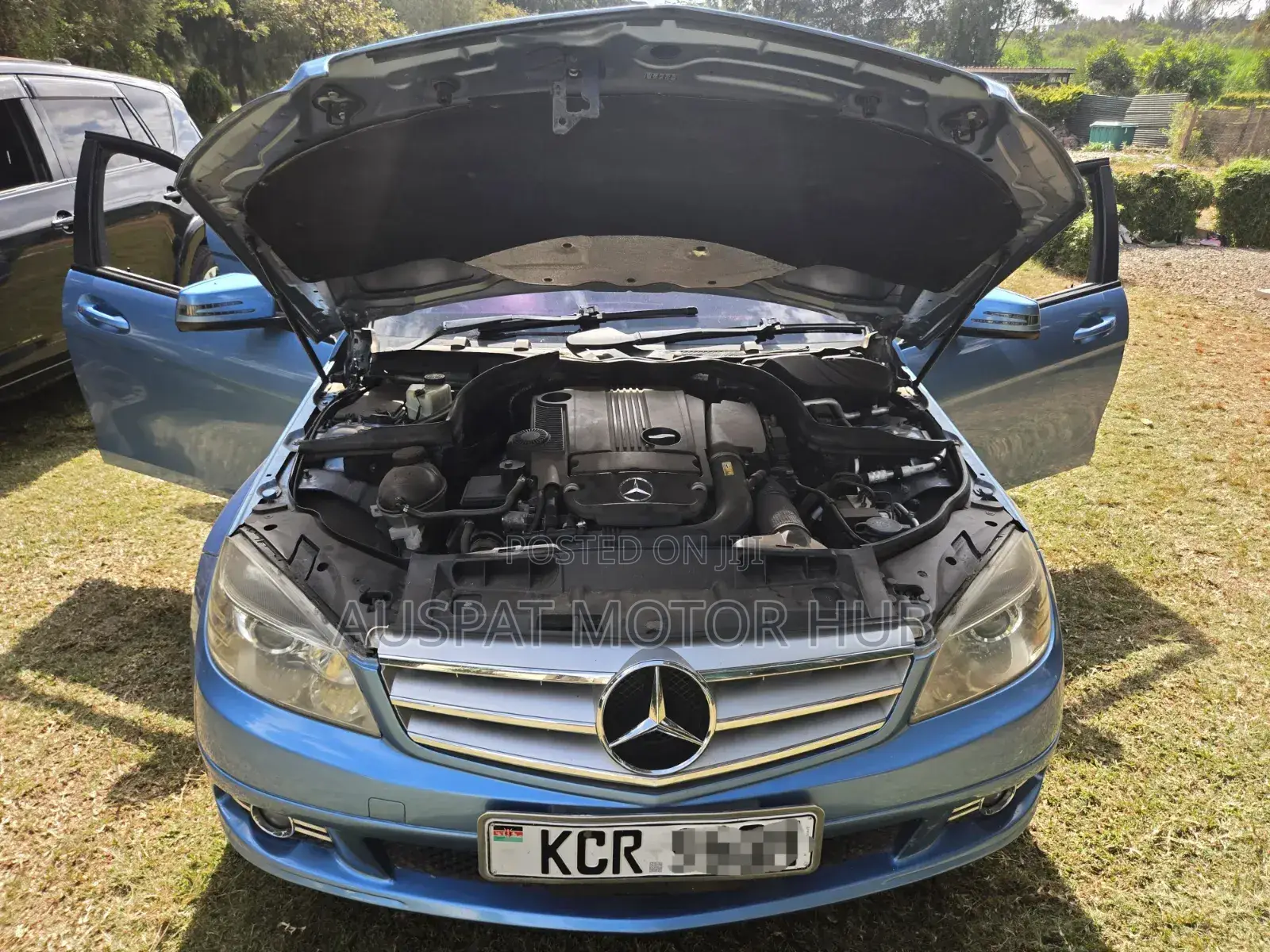 Mercedes-Benz C200 2010 Blue