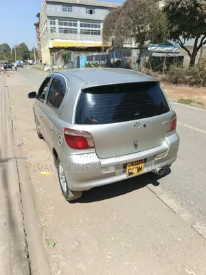 Toyota Vitz 2003 Silver