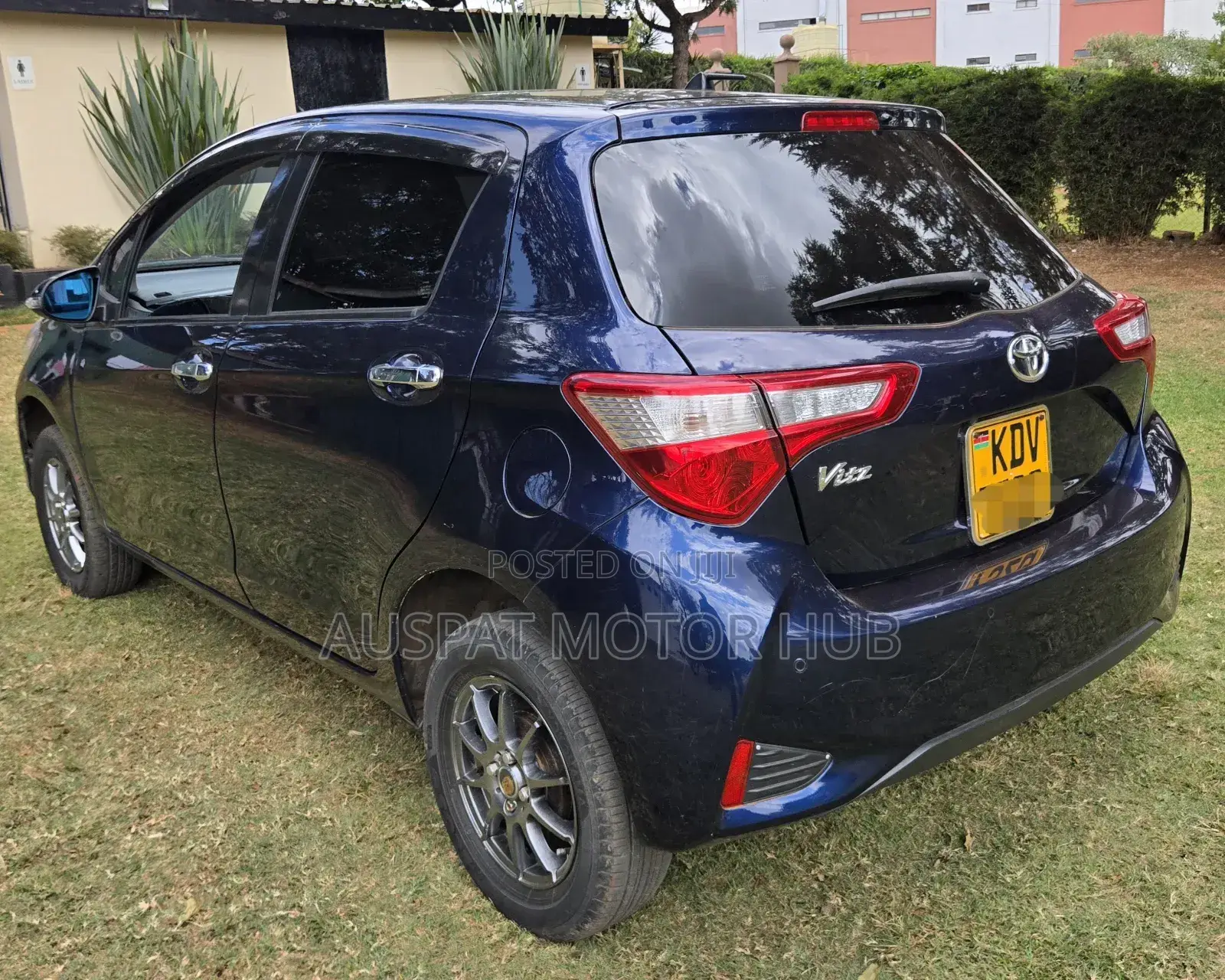 Toyota Vitz 1.3 FWD 5dr 2019 Gray