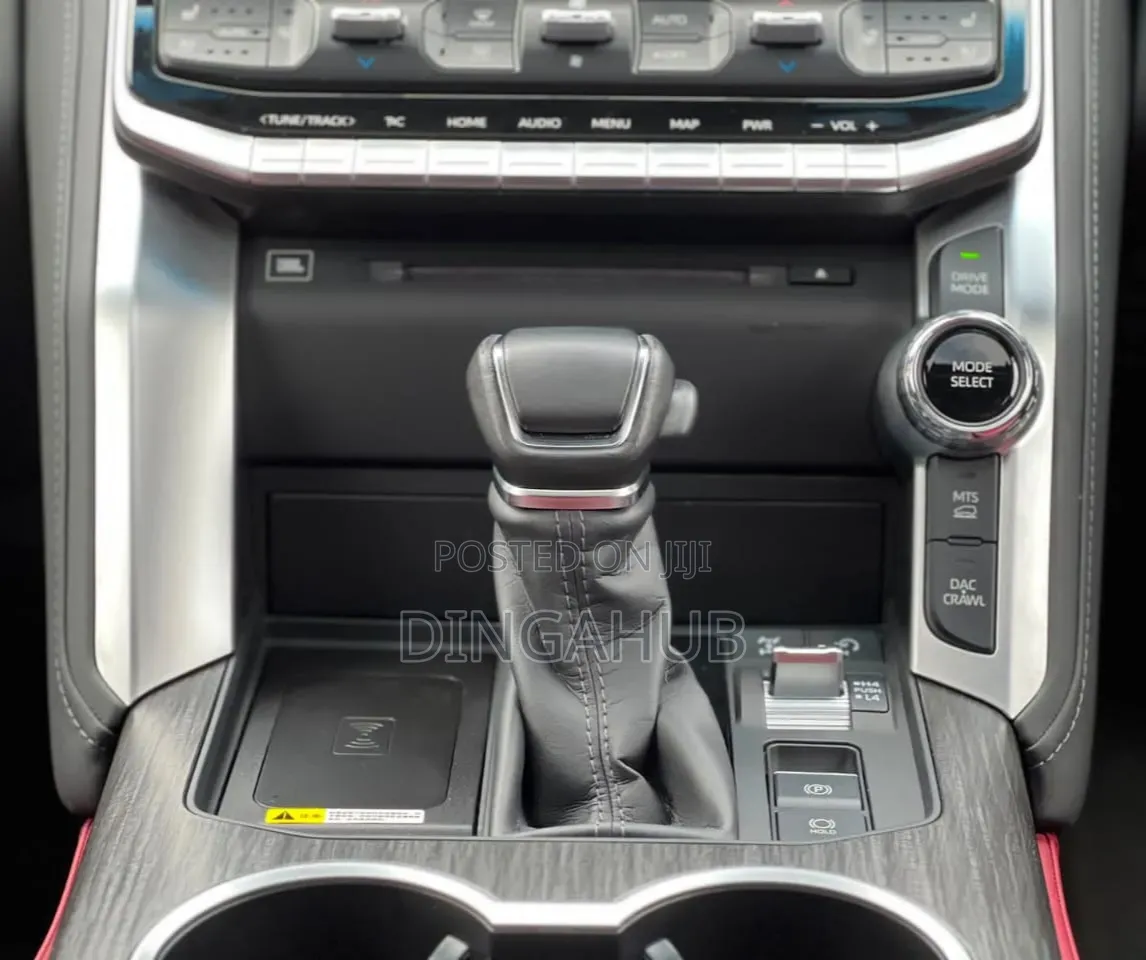 Toyota Land Cruiser LC300 2023 White