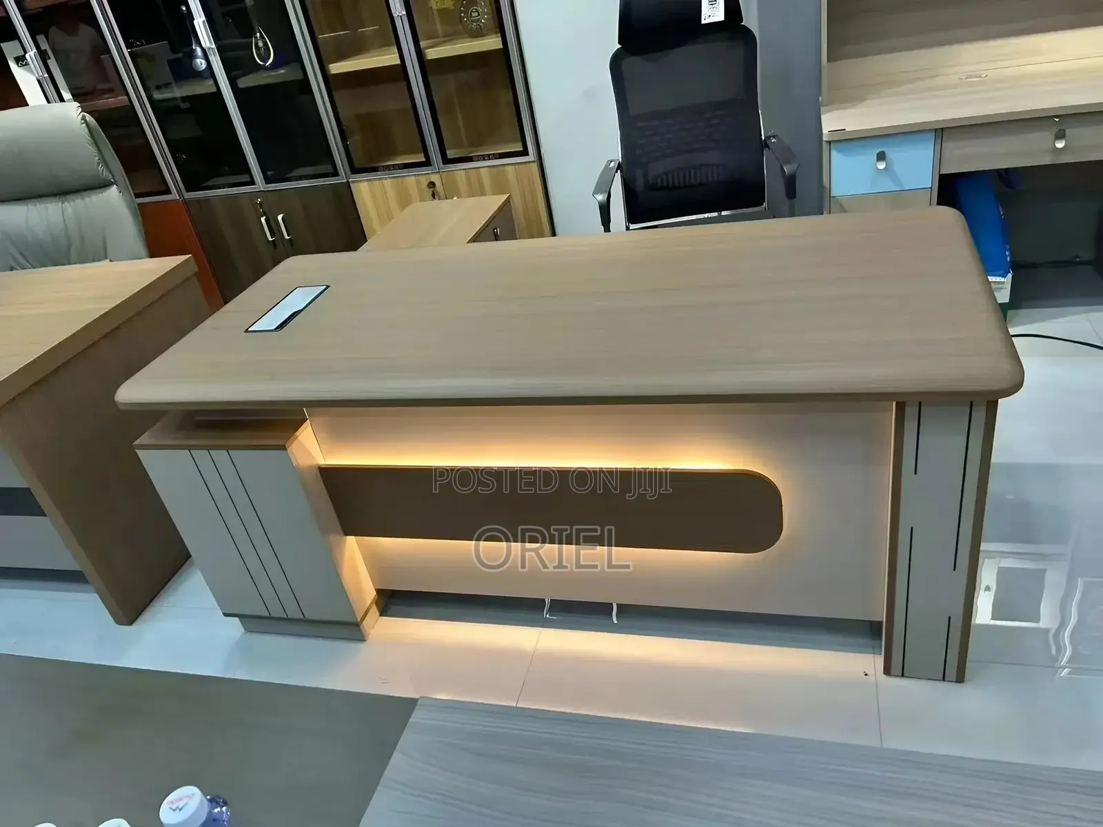 2M Executive Office C.E.O Desk : Executive Table