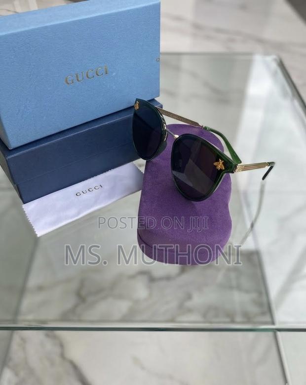 Gucci Round Sunglasses in Green and Red