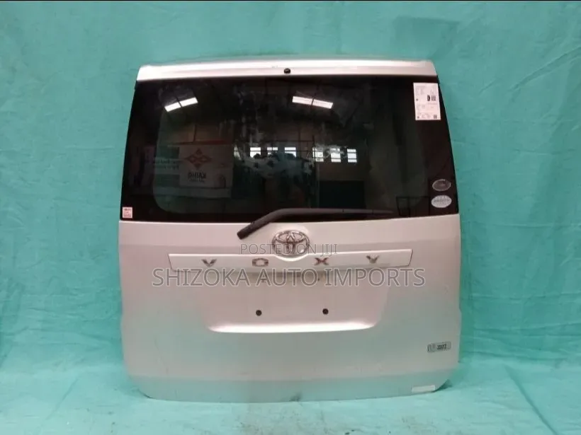 Toyota Voxy Tail Gate/Boot 2011