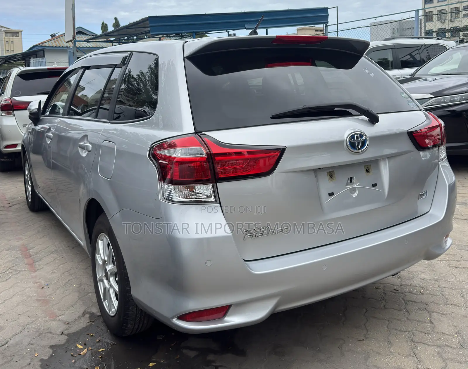 Toyota Corolla Fielder 1.5 Hybrid FWD 2019 Silver