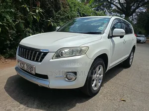 Toyota Vanguard 2010 White