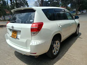 Toyota Vanguard 2010 White