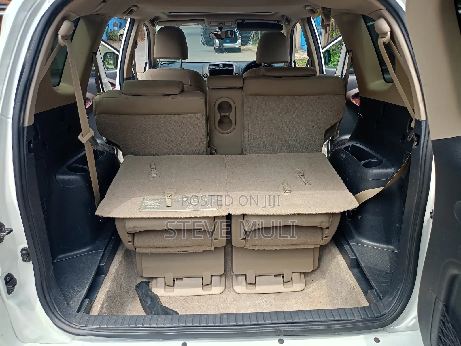 Toyota Vanguard 2010 White