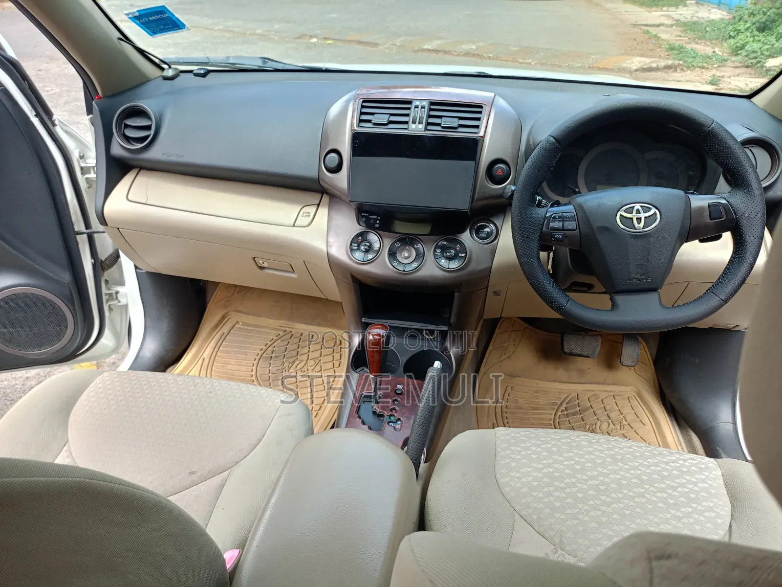 Toyota Vanguard 2010 White