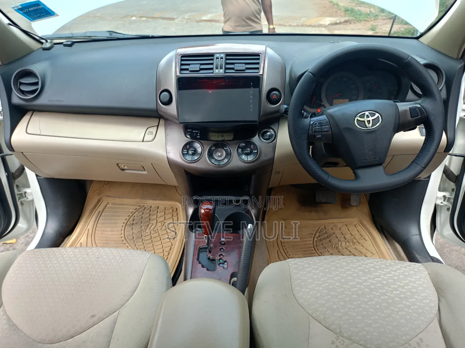 Toyota Vanguard 2010 White