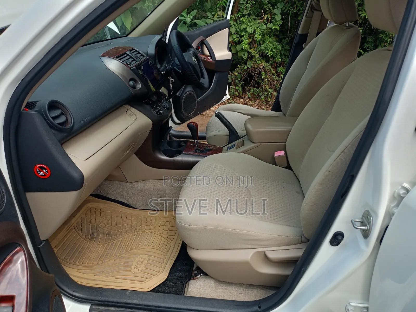Toyota Vanguard 2010 White