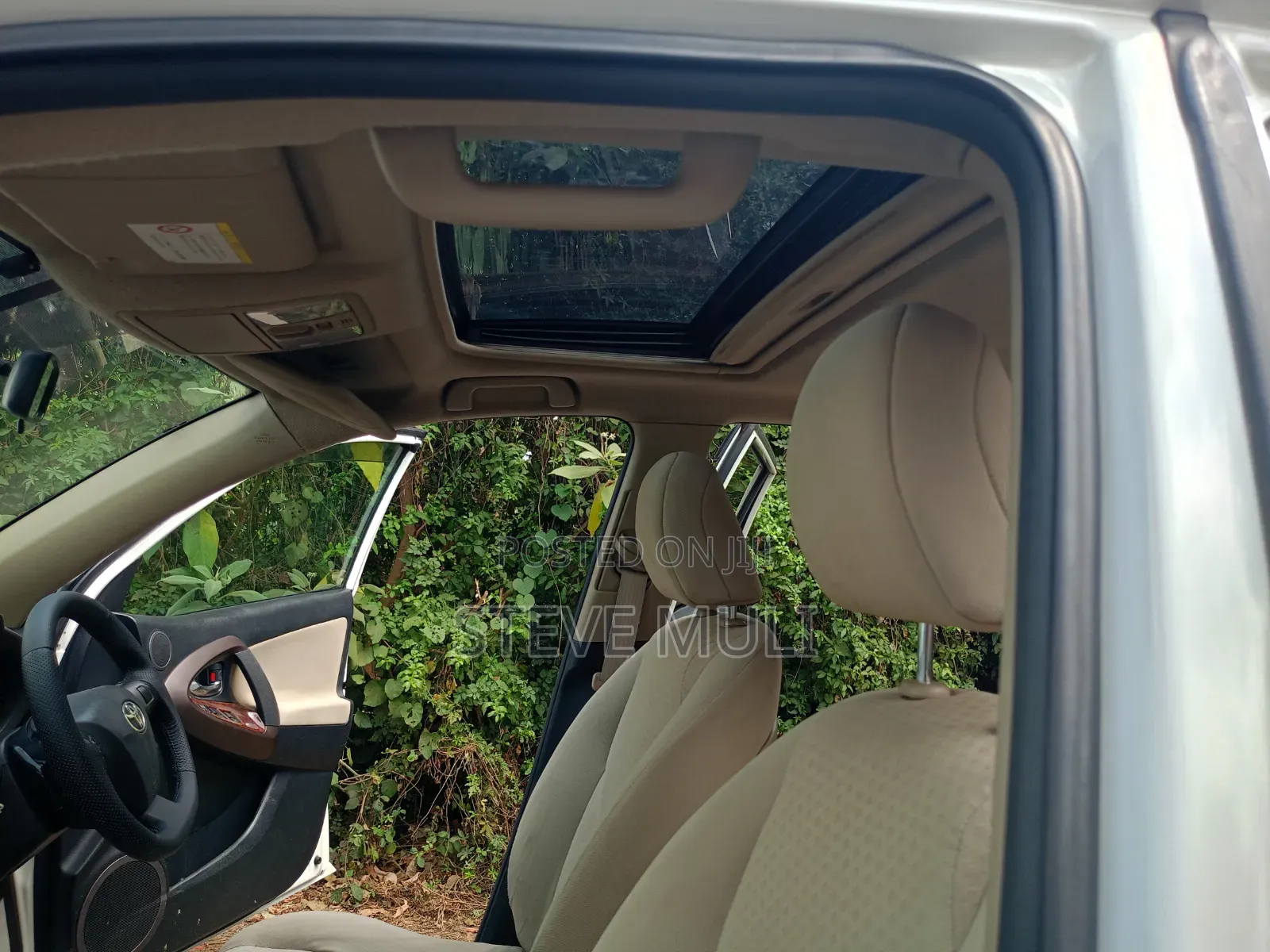 Toyota Vanguard 2010 White