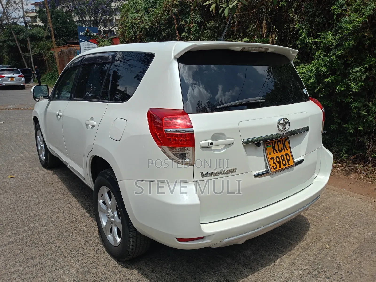 Toyota Vanguard 2010 White