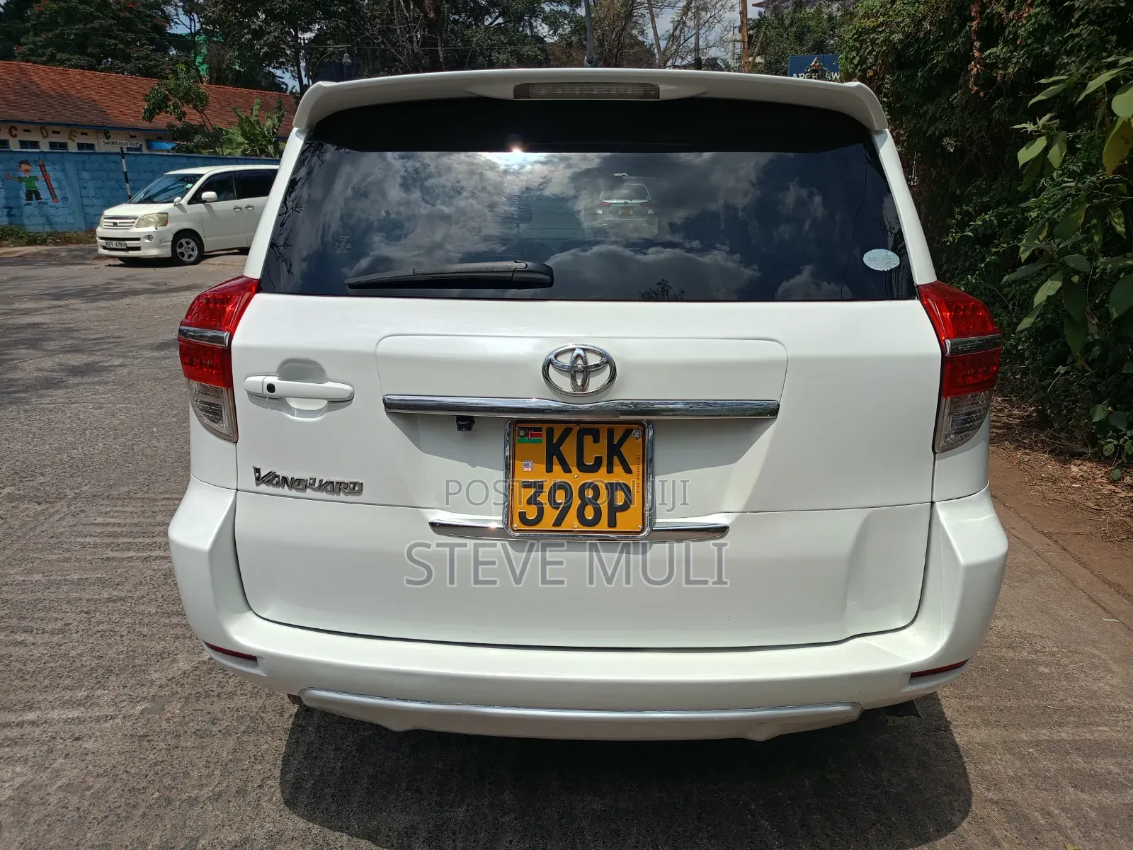 Toyota Vanguard 2010 White