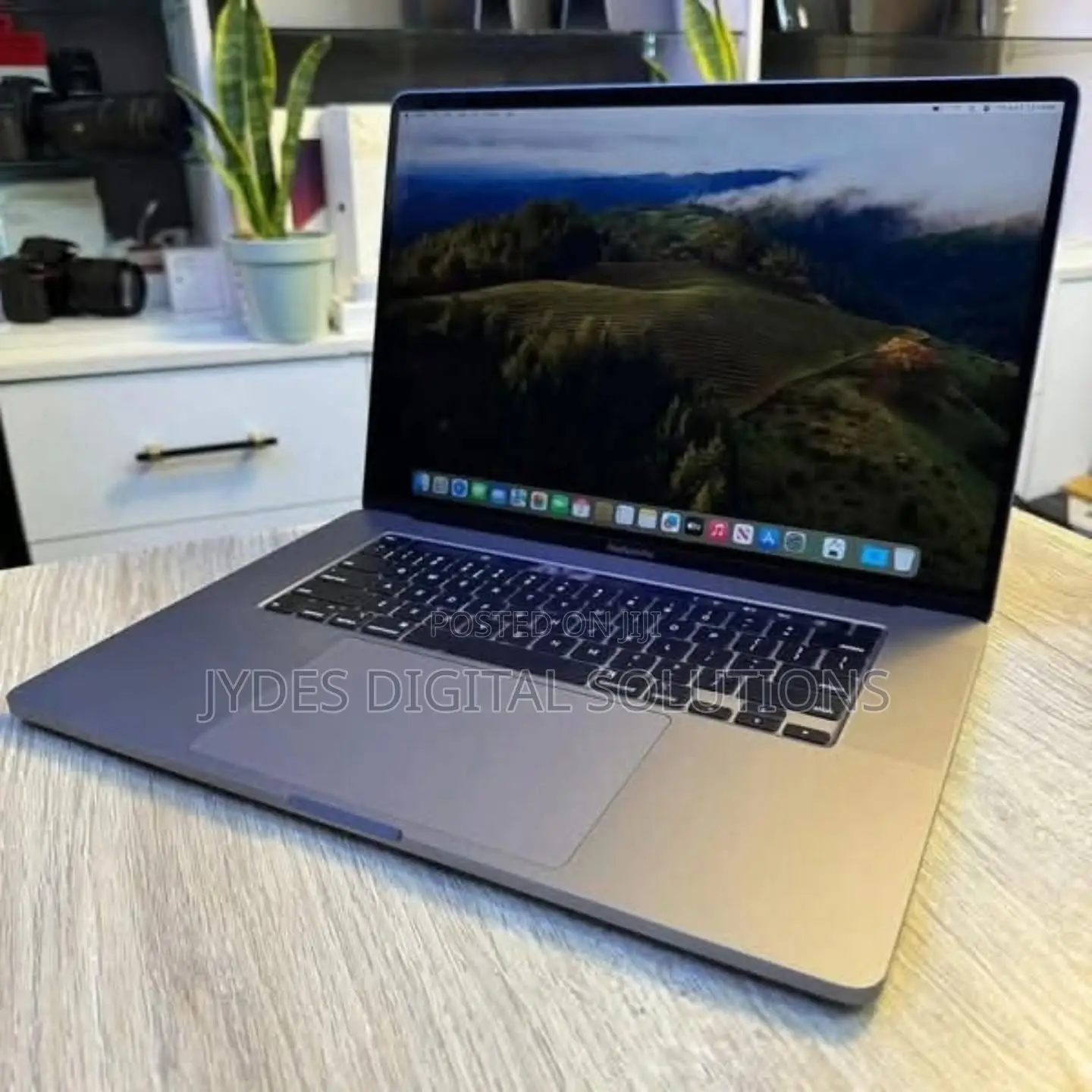 Laptop Apple MacBook Pro 32GB Intel Core i7 SSD 512GB