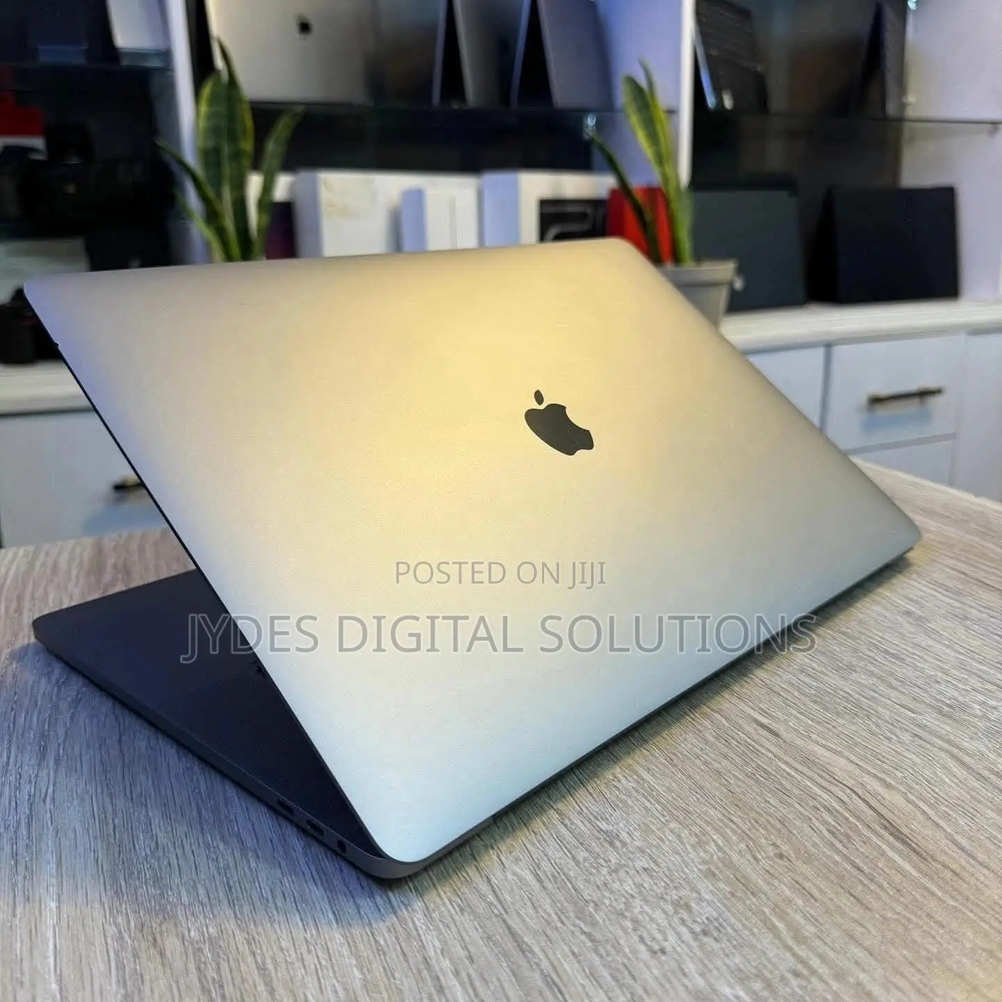 Laptop Apple MacBook Pro 32GB Intel Core i7 SSD 512GB