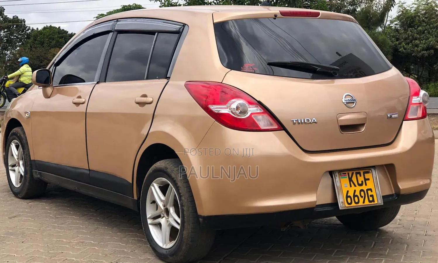 Nissan Tiida 2011