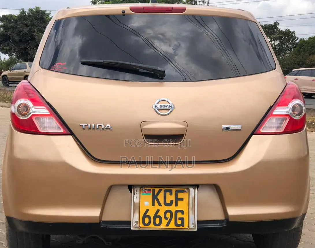 Nissan Tiida 2011