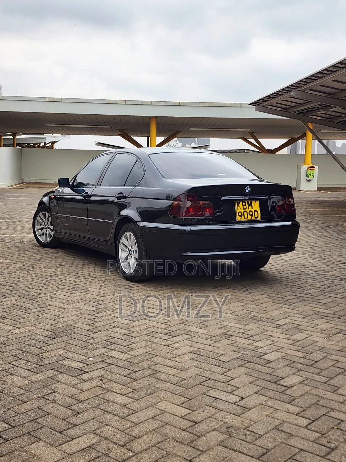 BMW 318i 2004 Black