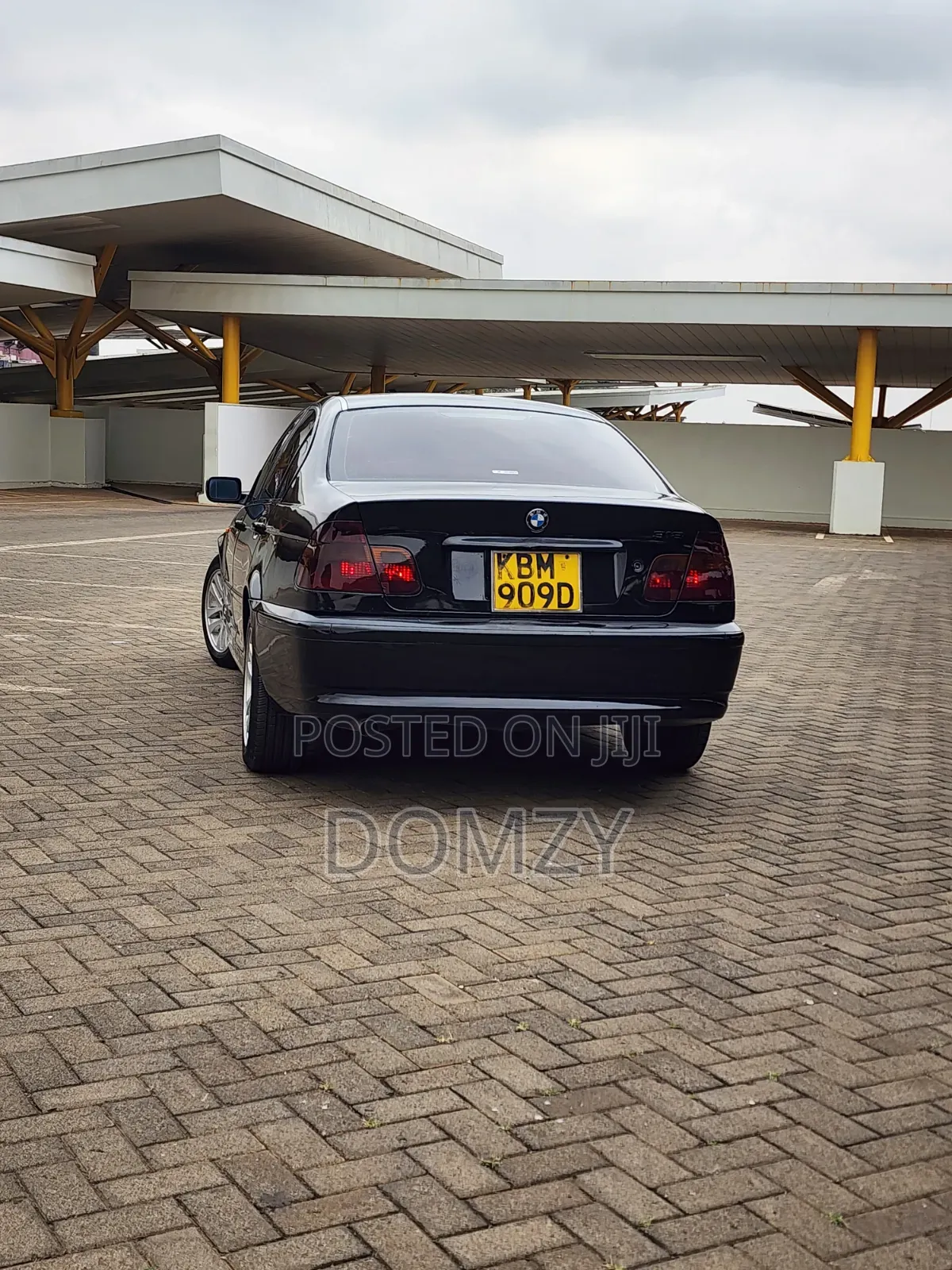 BMW 318i 2004 Black