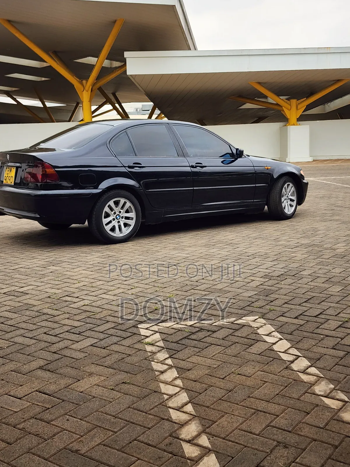 BMW 318i 2004 Black