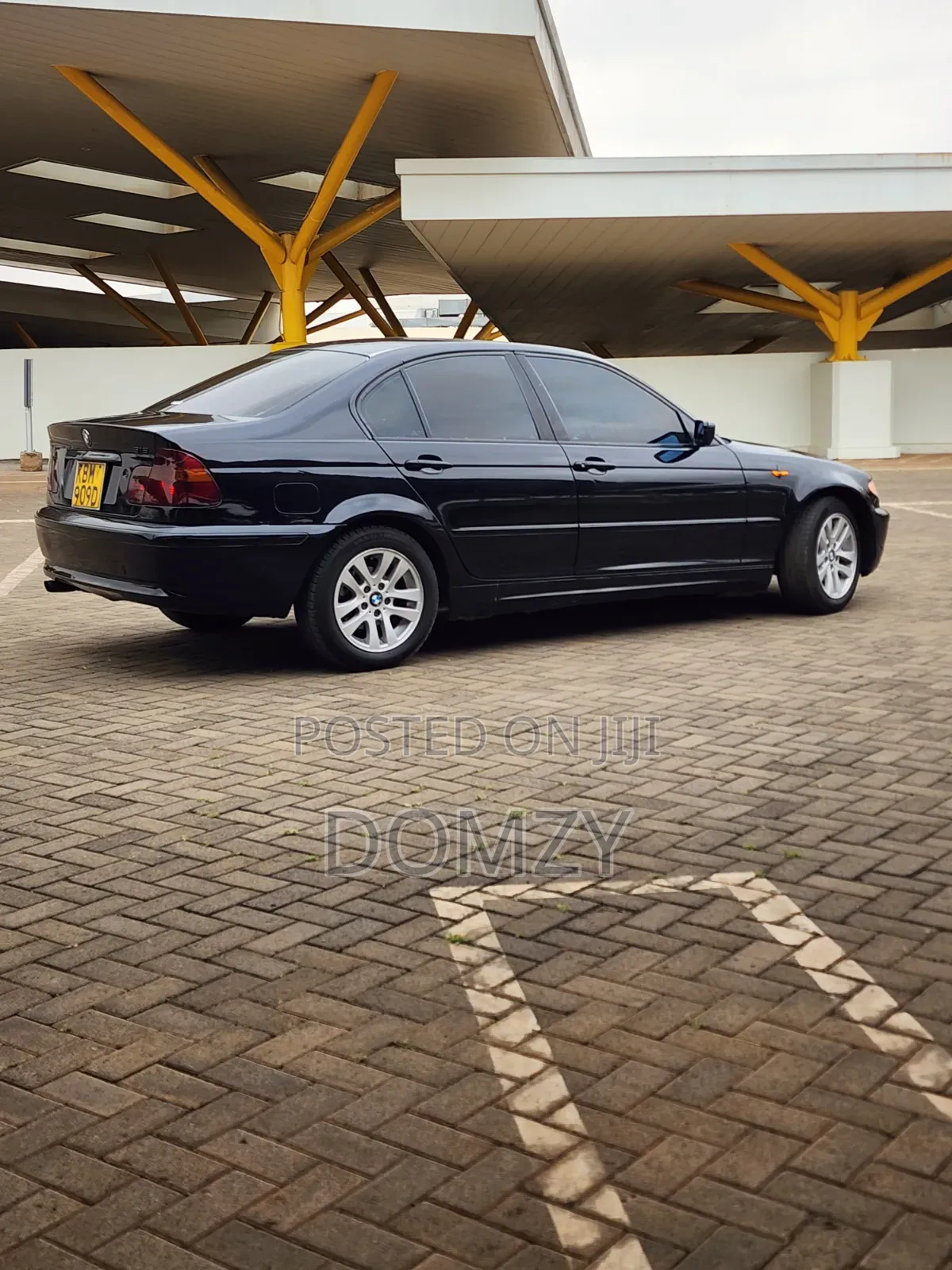 BMW 318i 2004 Black