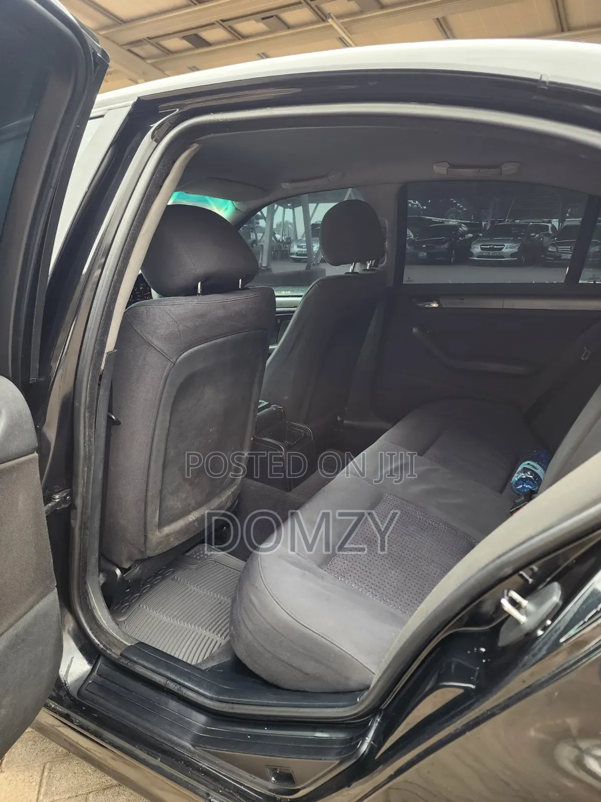 BMW 318i 2004 Black