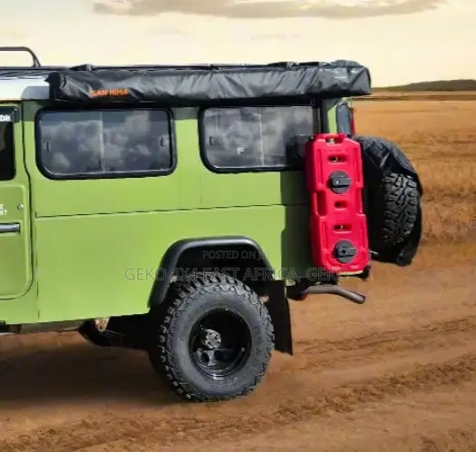 20L PORTABLE FUEL JERRY CAN With Sprout, Mounting Brackets, Lock & Key