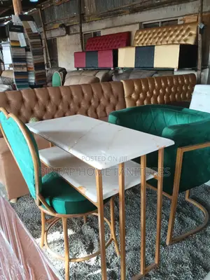 Styling/Money Cure Table/Styling Chair