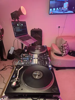 Dj Turntables Pioneer PLX 1000 Pair  & Phase , Stulus and Catridge.