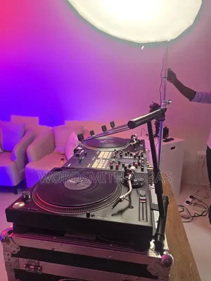 Dj Turntables Pioneer PLX 1000 Pair  & Phase , Stulus and Catridge.