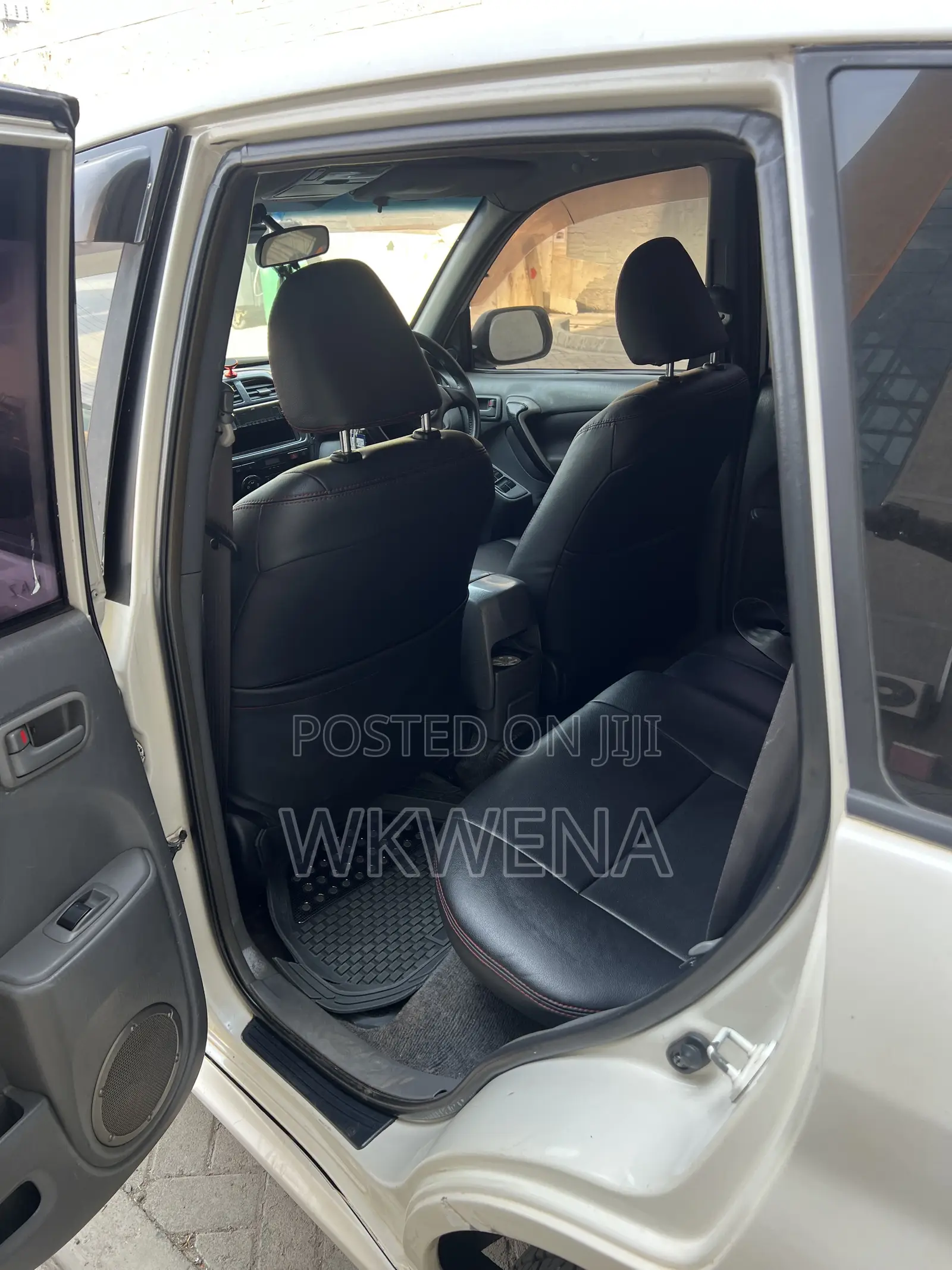 Toyota RAV4 Automatic 2000 White
