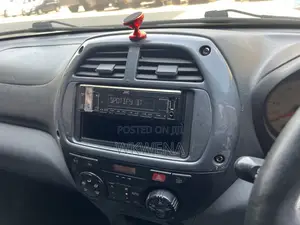 Toyota RAV4 Automatic 2000 White